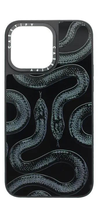 Caseti Snake case for iPhone 15 Black